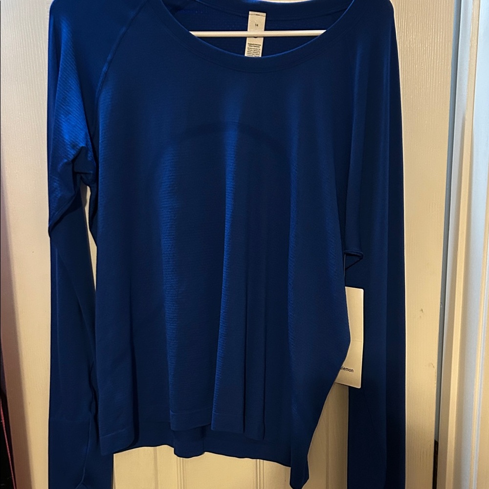 lululemon athletica Galactic Cobalt Swiftly Tech race length. Long Sleeve Tee